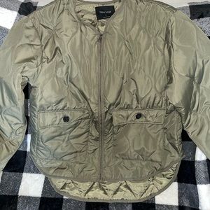 Army green , fashion lightweight coat!